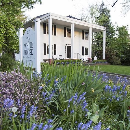 The White House Bed And Breakfast Medford Extérieur photo