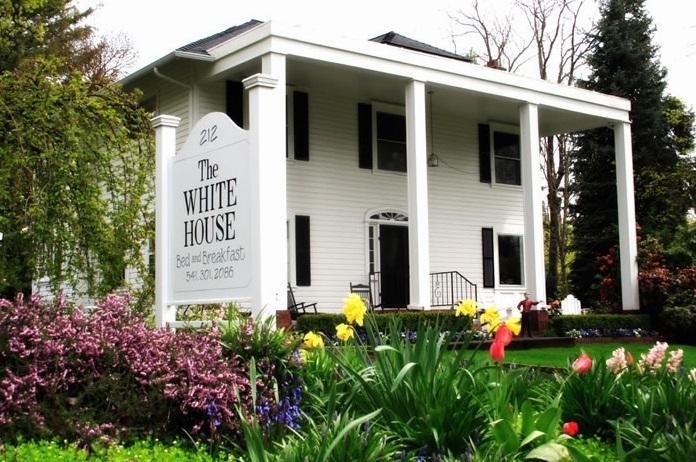 The White House Bed And Breakfast Medford Extérieur photo