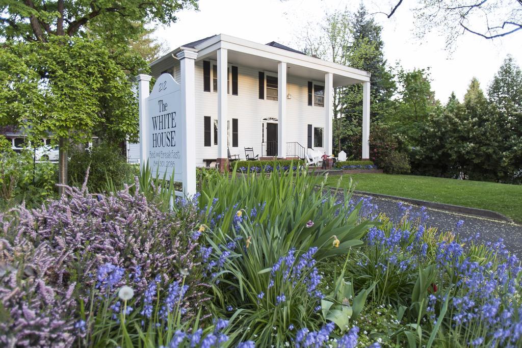 The White House Bed And Breakfast Medford Extérieur photo